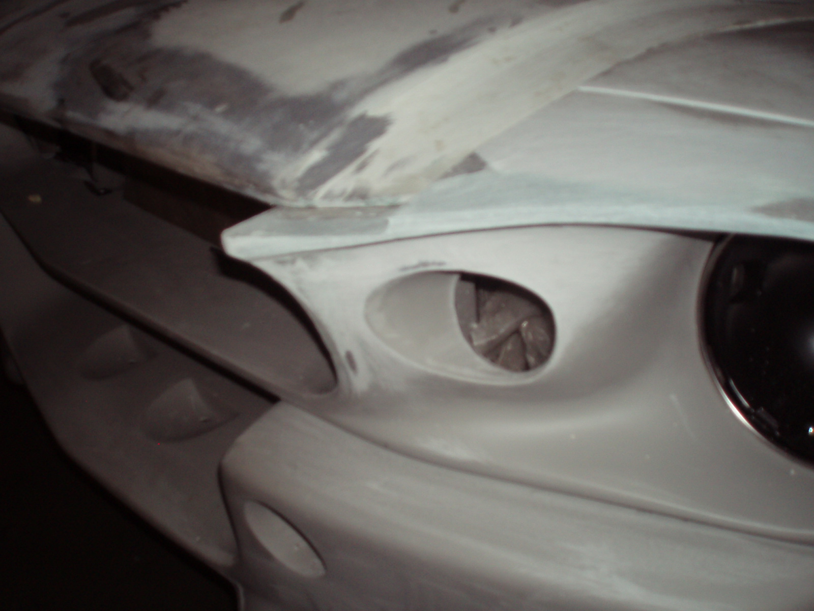 Hood extended an additional two inches beyond Shelby design