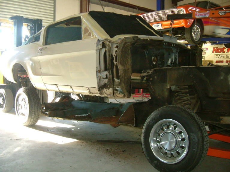 Body hovering above chassis