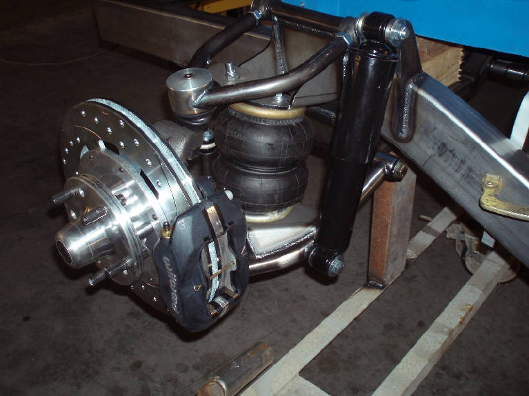 Front Air Ride Technologies components with Wilwood braking system